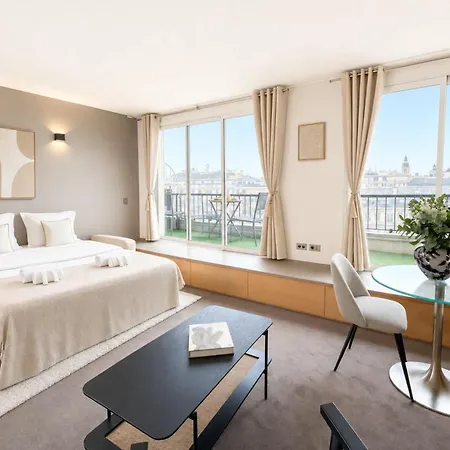 Champs-elysees With Balcony & Ac Appartement *