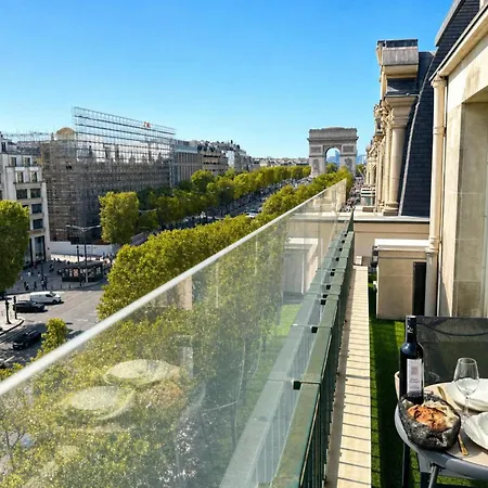 Champs-elysees With Balcony & Ac *