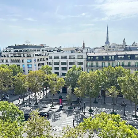 Champs-elysees With Balcony & Ac Appartement